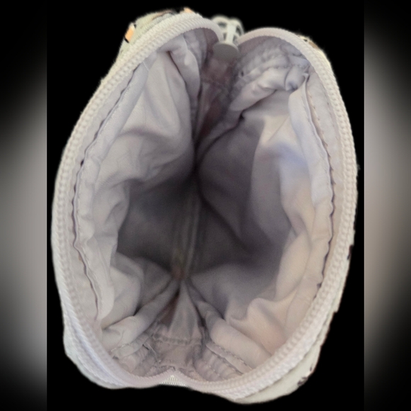 Vera Bradley Dog Show Crossbody RFID Bag NWOT - Picture 10 of 13